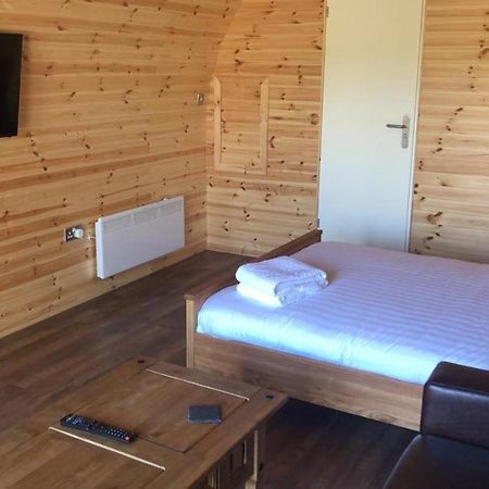 Superior Glamping Pod With Hot Tub Hotel Фродшам Екстериор снимка