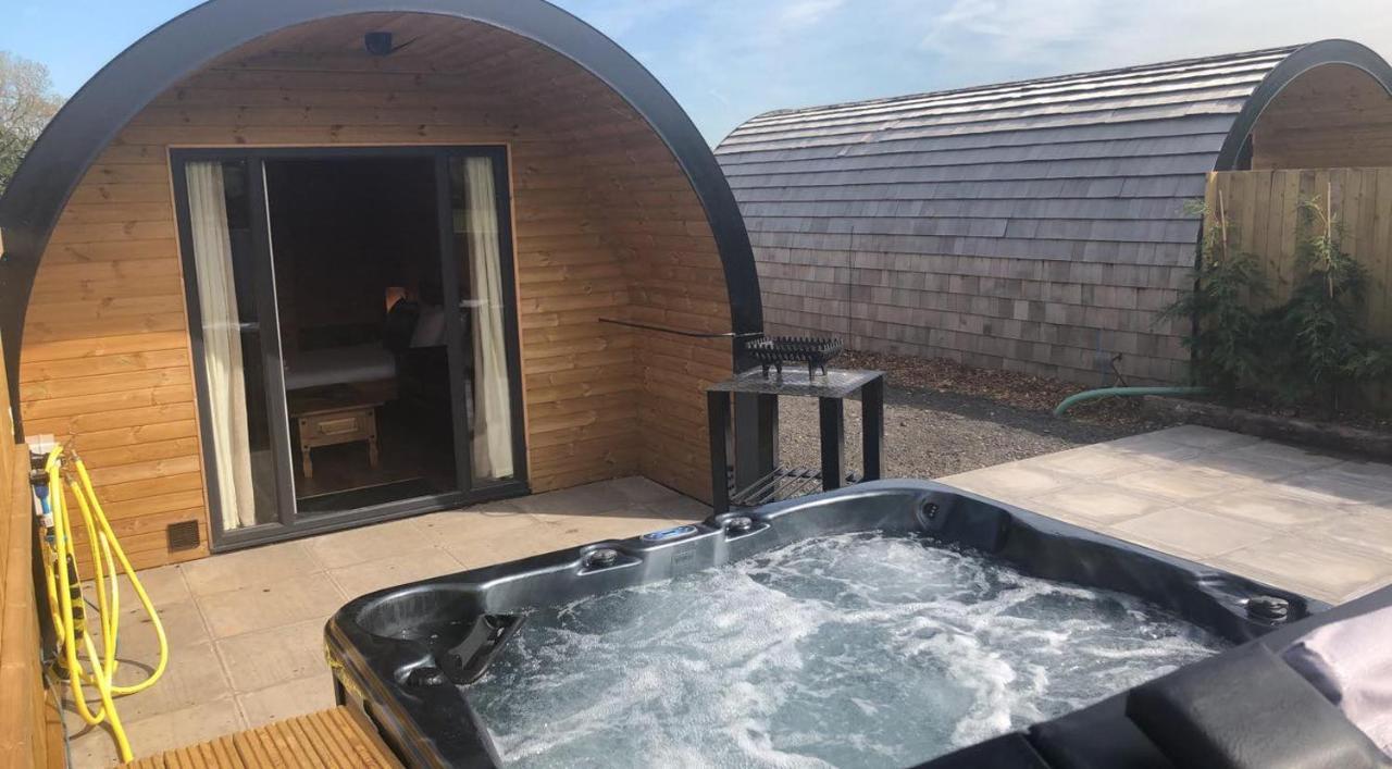Superior Glamping Pod With Hot Tub Hotel Фродшам Екстериор снимка