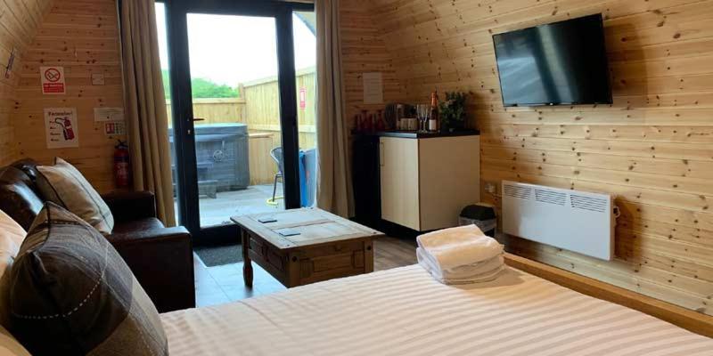 Superior Glamping Pod With Hot Tub Hotel Фродшам Екстериор снимка