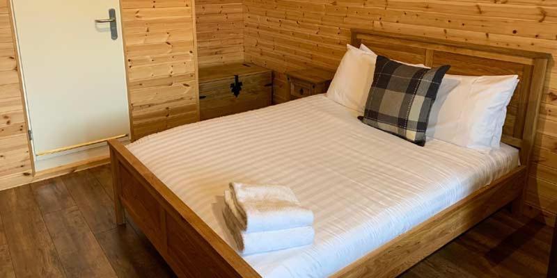 Superior Glamping Pod With Hot Tub Hotel Фродшам Екстериор снимка